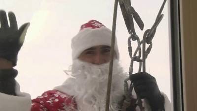 В Ульяновске Деды Морозы примерили альпинистское снаряжение