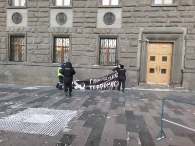 Возле здания ФСБ на Лубянке развернули баннер «Государство — террорист»