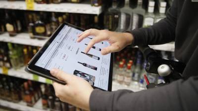 Онлайн-ритейлеры попросят разрешить продажи алкоголя на Новый год через интернет