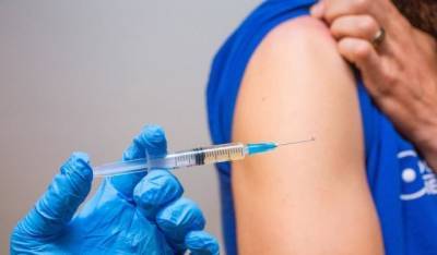 В Минздраве рассказали, смогут ли сделать прививки от COVID-19 те, кто не входит в группу риска