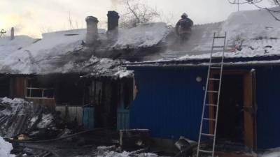 Четыре человека погибли в крупном пожаре в Новосибирске — фото