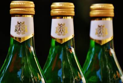 Онлайн-ритейлеры просят разрешить им торговать алкоголем на праздники