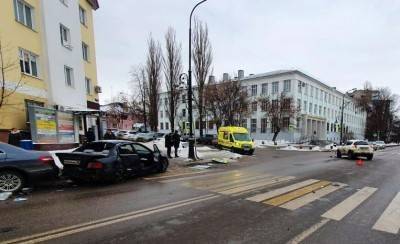 Три автомобиля столкнулись в центре Липецка