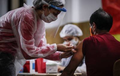 Более 300 тыс. жителей Аргентины подали заявки на вакцинацию «Спутник V»