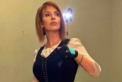 Певица Наталья Штурм шокировала россиян «сексуальным» украшением на новогоднюю елку
