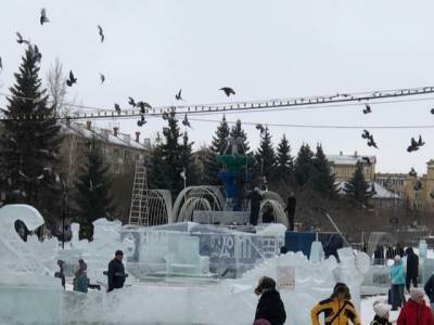 В Челябинской области вандалы сломали ледяной светящийся фонтан