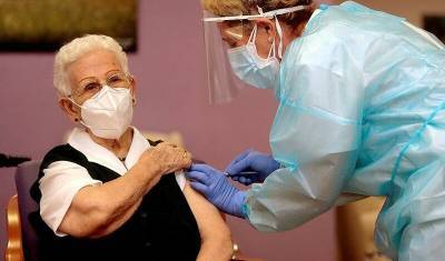 В Испании появится реестр отказавшихся от вакцинации против COVID-19