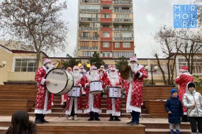 Военный оркестр Росгвардии принимает участие в акции «Дедморобус» в Дагестане