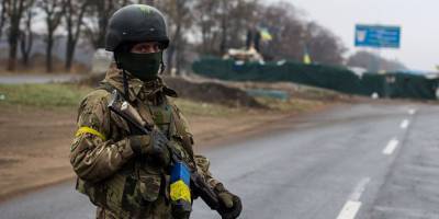 Трое украинских боевиков дезертировали из части с оружием