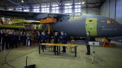 Минобороны и ГП "Антонов" подписали меморандум о сотрудничестве: первый заказ - три самолета Ан-178