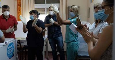 В Аргентине началась вакцинация от COVID российским "Спутником V"