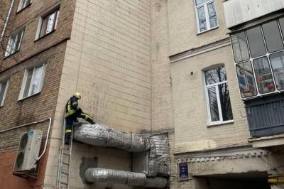 В центре Киева вспыхнул ресторан в многоэтажном жилом доме