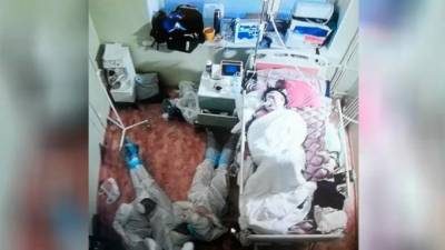 В Ленобласти медики уснули в палате возле пациента с COVID-19 врачей