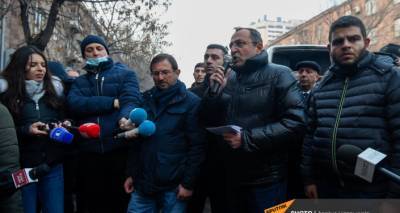 Сторонники армянской оппозиции протестуют у следственной службы: чего они хотят?