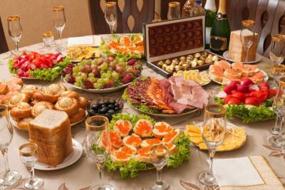 Оливье, красная рыба и запеченное мясо: самое вредное на Новогоднем столе
