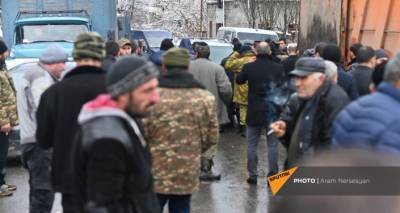 Жители Шурнуха перекрыли трассу Горис-Капан: азербайджанцы требует передать им 12 домов