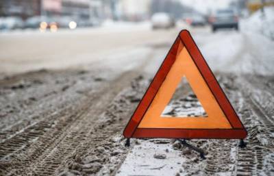 Автомобиль перевернулся на дороге в Тверской области, есть пострадавший