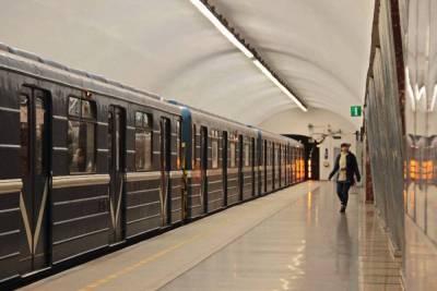 Две станции метро в центре Петербурга 31 декабря закроют на три часа раньше