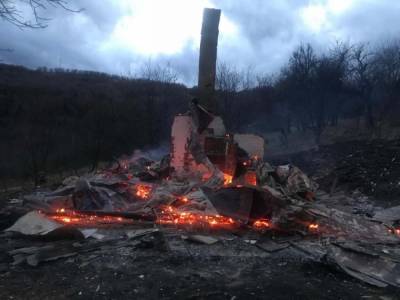 От дома остался только пепел: на Львовщине в результате пожара погибла женщина – фото пожарища