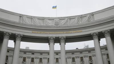 Глава МИД Украины назвал российскую вакцину от COVID-19 гибридным оружием