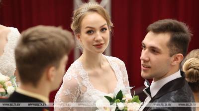 Белорусский новогодний бал для молодежи проходит во Дворце Независимости