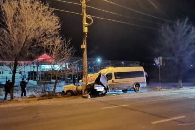 В Волгограде фургон столкнулся с маршруткой №70а