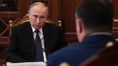 Стало известно, что Путин ругает своих подчиненных "тихо, спокойно, но жестко"