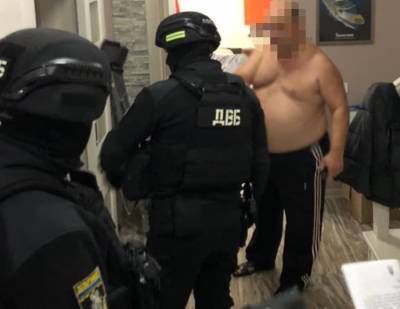 В Киеве правоохранители обокрали мужчину на $13 тыс