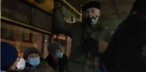 «Не трогайте человека». В Харькове в маршрутке пассажиры устроили скандал из-за карантина — видео
