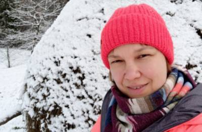 Украинка указала на необычные симптомы повторного заражения вирусом: "Шумит в голове, болят глаза и..."