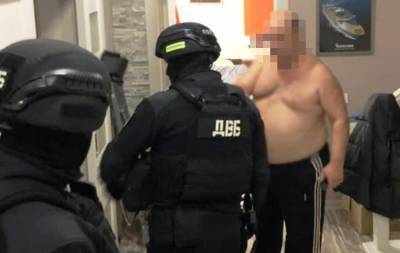 Киевских копов задержали за организацию банды "домушников"