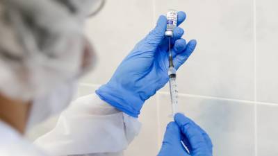Новые категории москвичей смогут сделать прививку от COVID-19