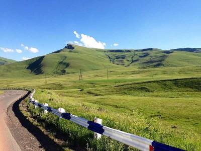 "Добро пожаловать в Азербайджан": В Сюникской области Армении появились новые дорожные вывески