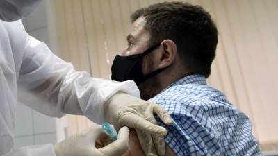 Москвичам старше 65 лет и студентам после прививки разблокируют соцкарты
