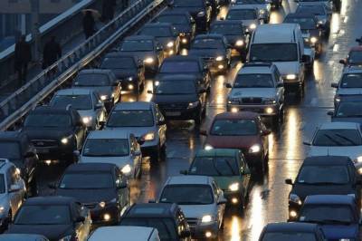 Киевские улицы и мосты вечером 29 декабря сковали масштабные пробки: карта