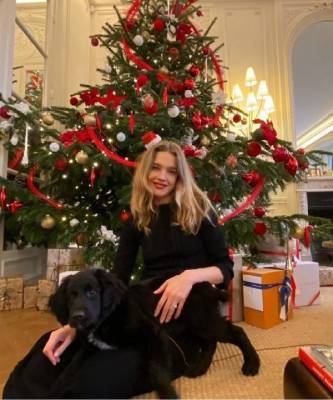 Не совсем маленькое черное платье + алая помада: рождественский образ Натальи Водяновой