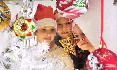 Москвичам посоветовали встретить Новый год в узком семейном кругу