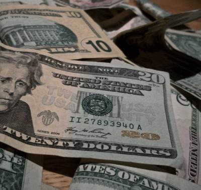 О крупнейшем крахе доллара в 2021 году предупредил эксперт