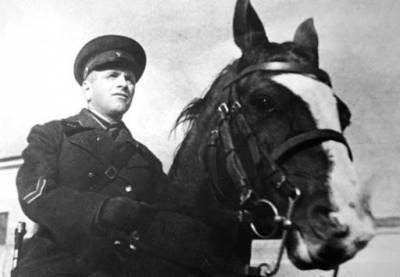 Лев Доватор: почему немцы так боялись советского генерала