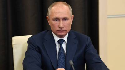 Путин подписал закон о запрете снижать уровень МРОТ