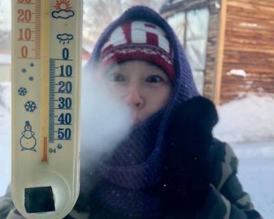 В Сибири температура опустилась почти до -50 градусов: местные жители запустили "дубак челлендж"