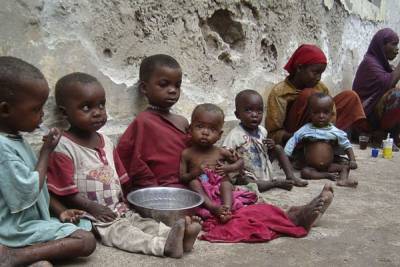 В Нигерии на фоне второй волны коронавируса начался голод. Люди берут штурмом магазины