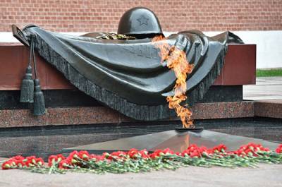 Прах Неизвестного солдата покоится у Кремлёвской стены 54 года