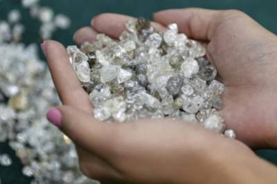 В "Борисполе" две украинки пытались пронести бриллианты на 17 млн грн, которые везли из Ближнего Востока