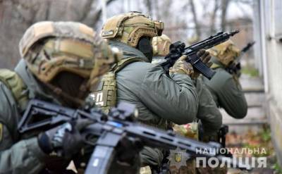Полиция провела учебную спецоперацию по освобождению заложницы в Донецкой области