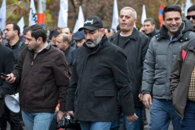В Ереване оппозиция на протесте потребовала отставки премьера