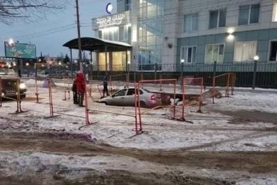 Костромская невезуха: водителя, попавшего в котлован на улице Маршала Новикова, еще и оштрафуют