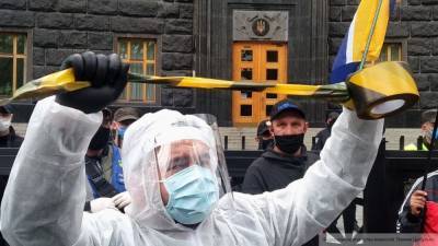 Украина отказалась от жесткого карантина на выходных