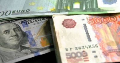 В Таджикистане доллар и евро продолжают расти