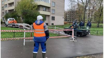 Теплоэнергетики починили трубопровод на улице Комиссара Смирнова